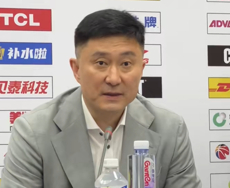 kaiyun-胜江苏发布会！杜锋请求包容，回应3争议球员情况，赞张皓嘉发挥